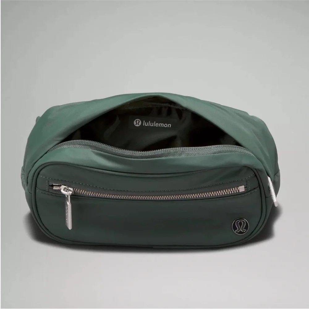 NWT Lululemon Wunderlust Belt Bag - Picture 2 of 5